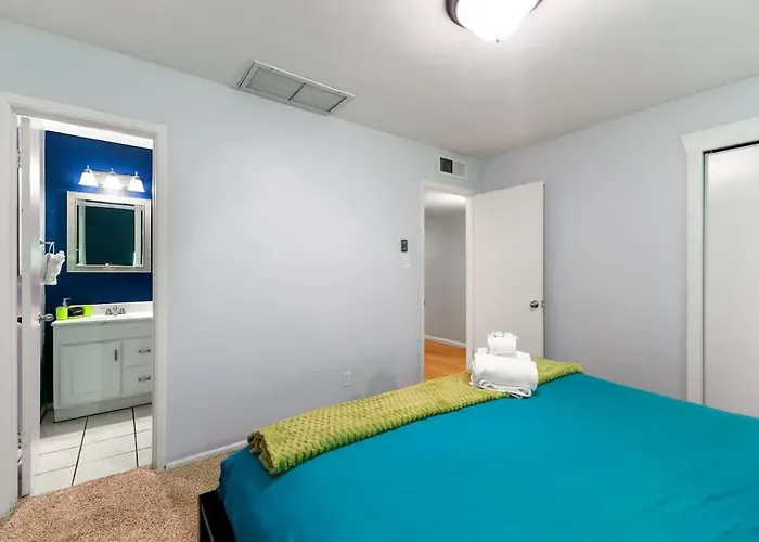 Oasis W Heated Pool Near Old Town *